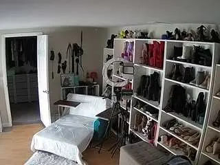 Camsoda Nude Webcam of voyeurcam-missoliviablack-03