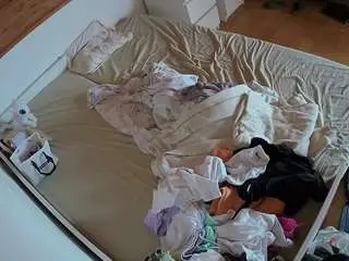 Camsoda Live Sex Cam of voyeurcam-julmodels-greybed-1