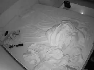 Camsoda Free Porn Cam of voyeurcam-julmodels-greybed-1