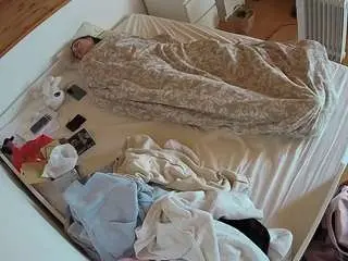 Camsoda Live Sex Cam of voyeurcam-julmodels-greybed-1