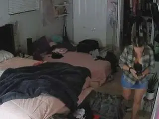 Camsoda Private Sex Chat of voyeurcam-house-charleys-room