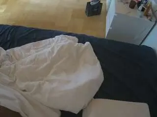 Camsoda Nude Webcam of voyeurcam-julmodels-greybed-2