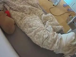 Camsoda Sex Chat of voyeurcam-julmodels-greybed-2