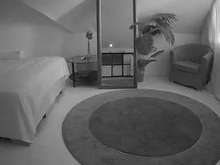 Camsoda Sex Cam of voyeurcam-julmodels-whitebed-6