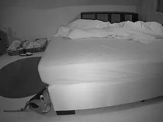 Camsoda Private Sex Chat of voyeurcam-julmodels-whitebed-6