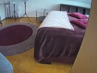 Camsoda Live Sex Cam of voyeurcam-julmodels-whitebed-6