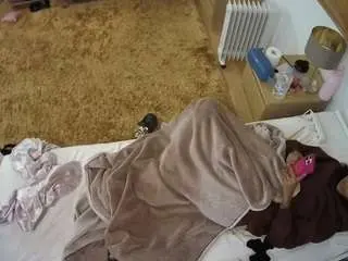 Camsoda Best Webcam of voyeurcam-julmodels-whitebed-5