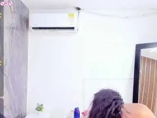 Camsoda Watch Live Sex Cams of laurasaenz01