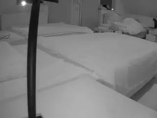 Camsoda Private Sex Chat of voyeurcam-julmodels-bed-2