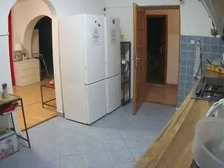 Camsoda Nude Webcam of voyeurcam-julmodels-kitchen