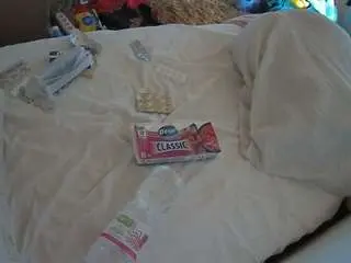 Camsoda Sex Chat of voyeurcam-julmodels-whitebed-1