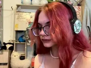 Camsoda Nude Webcam of redheadcatxdd