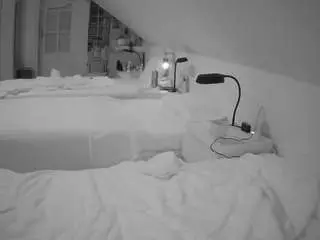 Camsoda Sex Chat of voyeurcam-julmodels-bed-3