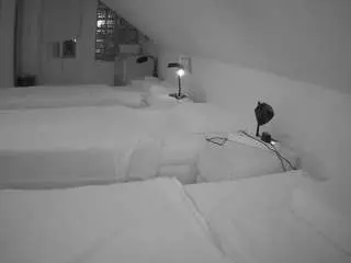 Camsoda Nude Webcam of voyeurcam-julmodels-bed-3