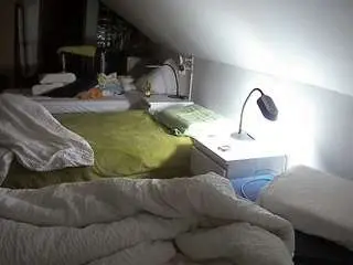 Camsoda Watch Live Sex Cams of voyeurcam-julmodels-bed-3