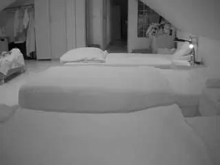 Camsoda Watch Live Sex Cams of voyeurcam-julmodels-bed-3