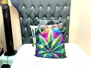 Camsoda Watch Live Sex Cams of temptressqeen