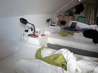 Camsoda Sex Cam of voyeurcam-julmodels-bed-4