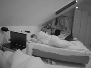 Camsoda Live Sex Cam of voyeurcam-julmodels-bed-4