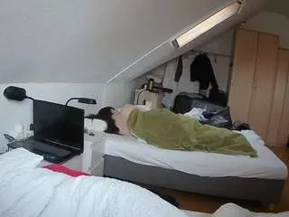 Camsoda Sex Cam of voyeurcam-julmodels-bed-4