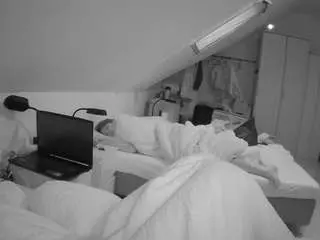 Camsoda Sex Chat of voyeurcam-julmodels-bed-4