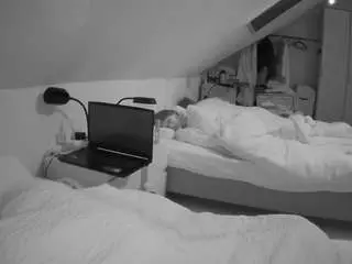 Camsoda Sex Chat of voyeurcam-julmodels-bed-4