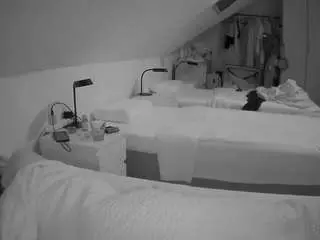Camsoda Private Sex Chat of voyeurcam-julmodels-bed-4