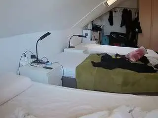 Camsoda Nude Webcam of voyeurcam-julmodels-bed-4