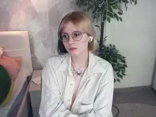 Camsoda Nude Webcam of selinaconell