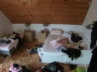 Camsoda Best Webcam of voyeurcam-julmodels-whitebed-2