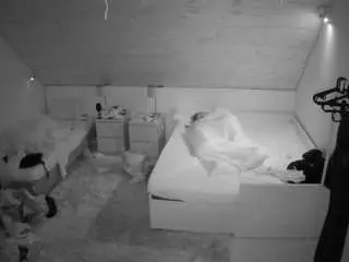 Camsoda Adult Webcams of voyeurcam-julmodels-whitebed-2