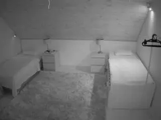 Camsoda Live Porn of voyeurcam-julmodels-whitebed-2