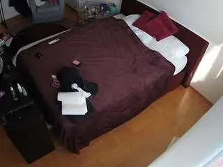 Camsoda Best Webcam of voyeurcam-julmodels-whitebed-2