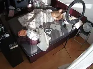 Camsoda Nude Webcam of voyeurcam-julmodels-whitebed-2