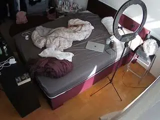 Camsoda Live Sex of voyeurcam-julmodels-whitebed-2