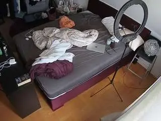 Camsoda Live Sex Cam of voyeurcam-julmodels-whitebed-2