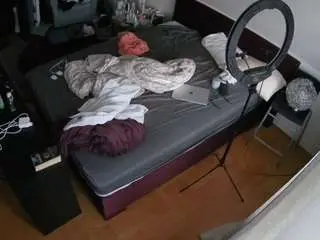 Camsoda Best Webcam of voyeurcam-julmodels-whitebed-2