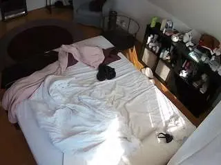 Camsoda Private Sex Chat of voyeurcam-julmodels-whitebed-2
