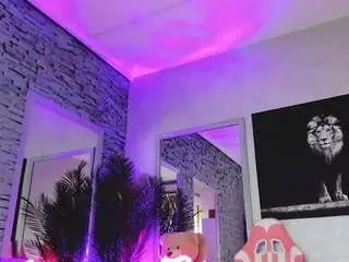 Camsoda Adult Video Chat of reina-cummingss