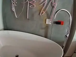 Camsoda Nude Webcam of voyeurcam-casa-salsa-bathtub-pov