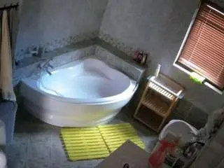 Camsoda Free Porn Cam of voyeurcam-julmodels-bath-1st-2