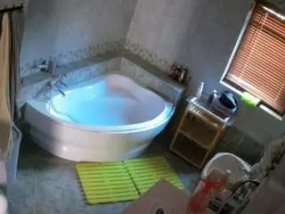 Camsoda Adult Webcams of voyeurcam-julmodels-bath-1st-2