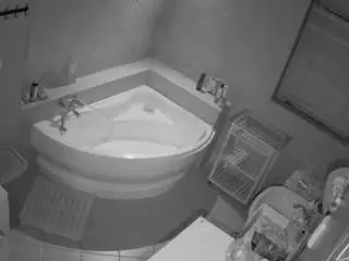 Camsoda Best Webcam of voyeurcam-julmodels-bath-1st-2