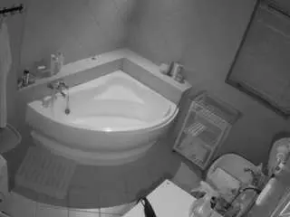 Camsoda Sex Cam of voyeurcam-julmodels-bath-1st-2