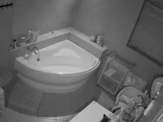 Camsoda Private Sex Chat of voyeurcam-julmodels-bath-1st-2