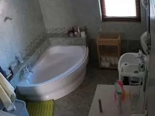 Camsoda Private Sex Chat of voyeurcam-julmodels-bath-1st-2