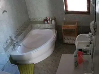 Camsoda Sex Cam of voyeurcam-julmodels-bath-1st-2