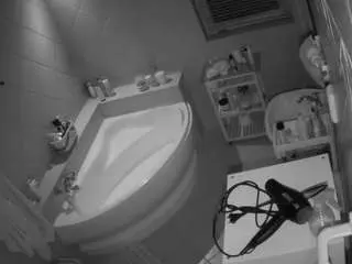 Camsoda Private Sex Chat of voyeurcam-julmodels-bath-1st-2