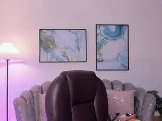 Camsoda Free Porn Cam of naomii-campbell