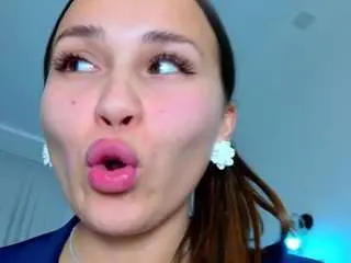 Camsoda Free Porn Cam of brenda-m00n